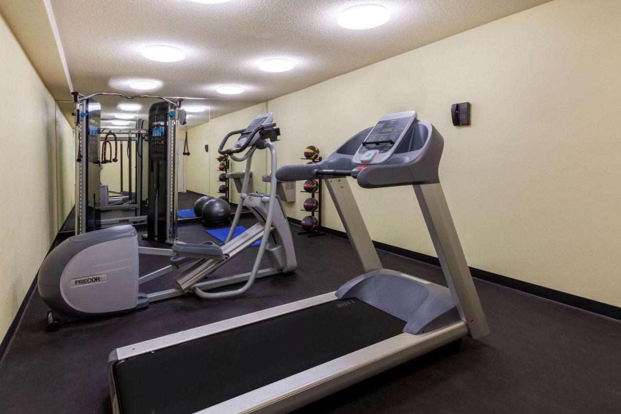 Days Inn By Wyndham Charles Town Ngoại thất bức ảnh