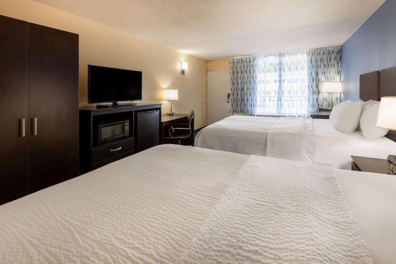 Days Inn By Wyndham Charles Town Ngoại thất bức ảnh