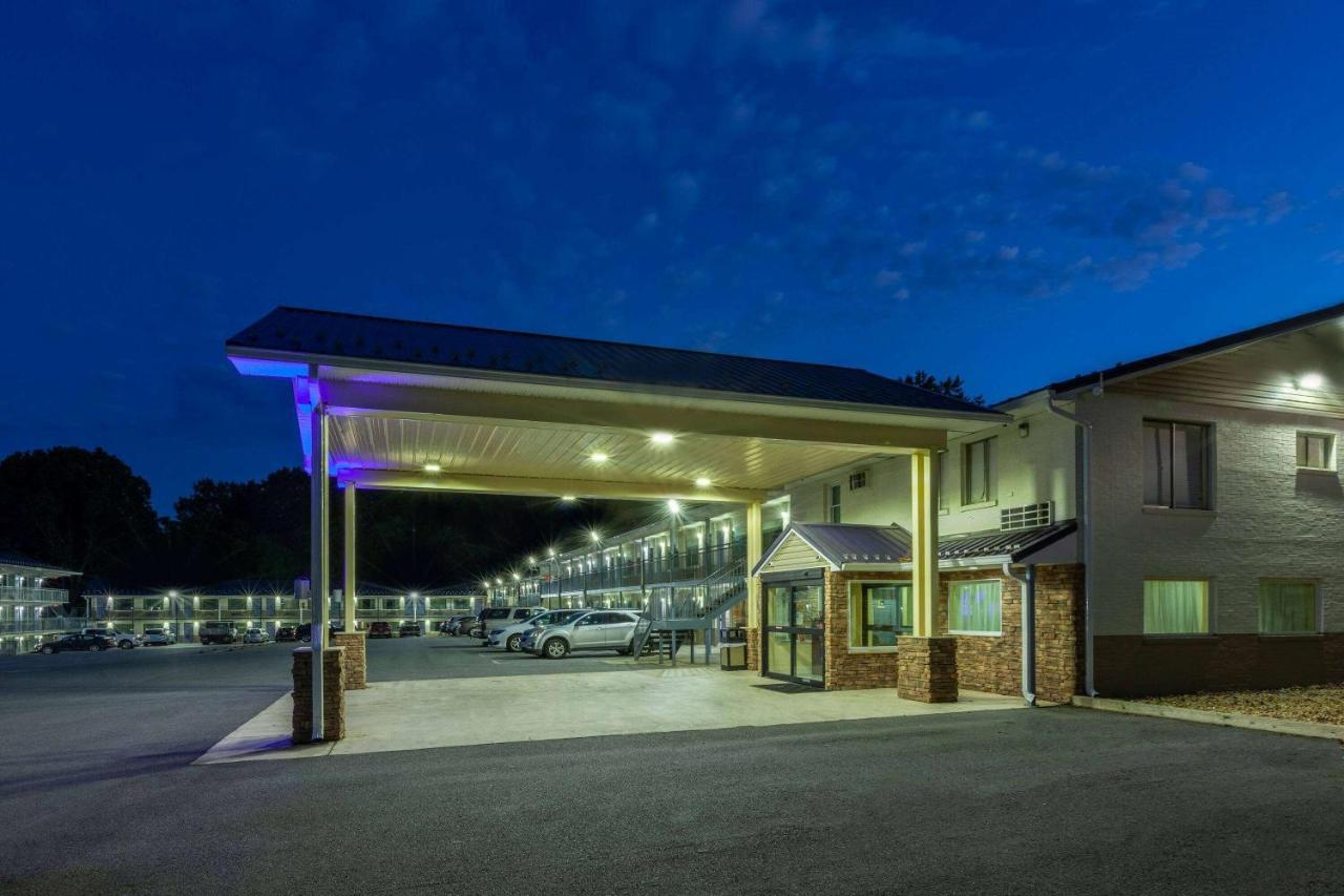 Days Inn By Wyndham Charles Town Ngoại thất bức ảnh