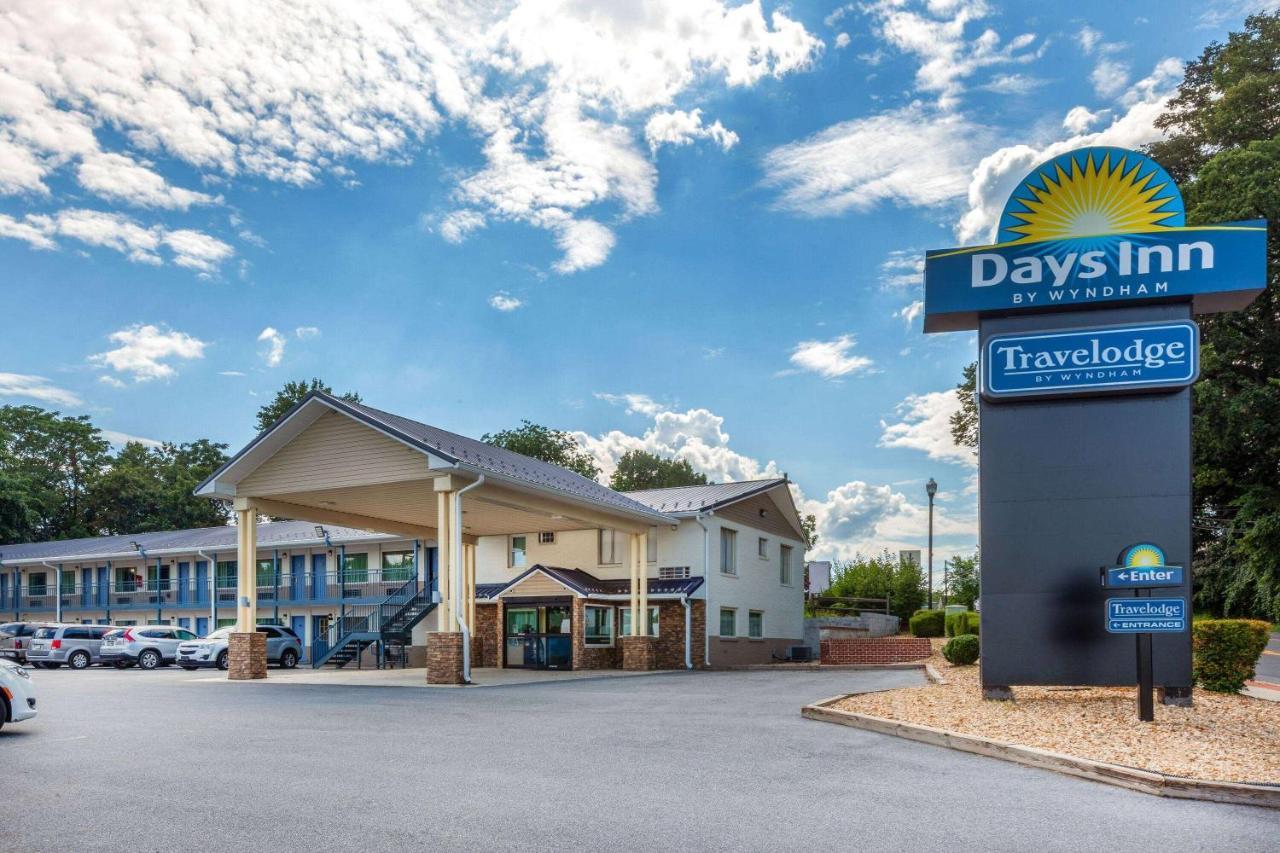 Days Inn By Wyndham Charles Town Ngoại thất bức ảnh