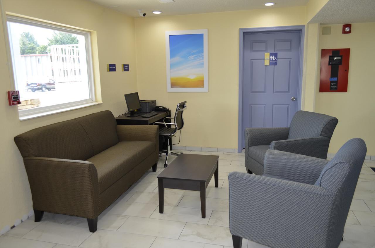 Days Inn By Wyndham Charles Town Ngoại thất bức ảnh